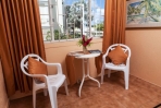 Palm Gardens Hotel: Patio room