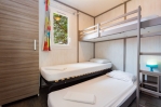 Bungalow: bedroom with 1 bunk bed and 2 single beds (example)