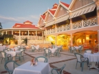 Coco Reef Resort Restaurant bei Nacht