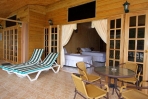 Guesthouse in Castara: Veranda of an apartment.