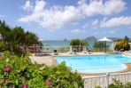 Pool und Blick zum Meer des Hotel Corail