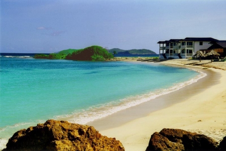 Amerindi Hotel: seen from the other end of the beach