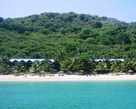 Tamarind Beach Hotel: hotel view from the beach